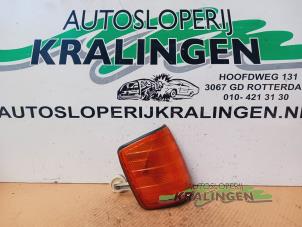 Gebruikte Richtingaanwijzer rechts Mercedes 190 (W201) 2.0 E Prijs € 9,99 Margeregeling aangeboden door Autosloperij Kralingen B.V.