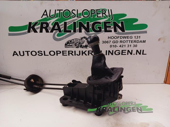 Gebruikte Schakelkabel Versnellingsbak Peugeot 307 (3A/C/D) 1.4 16V Prijs € 99,99 Margeregeling aangeboden door Autosloperij Kralingen B.V.
