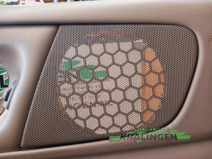 Portierbekleding 4Deurs links-voor van een Volvo V70 (GW/LW/LZ) 2.4 20V 1999