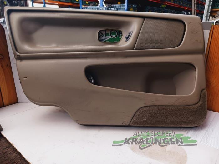 Portierbekleding 4Deurs links-voor van een Volvo V70 (GW/LW/LZ) 2.4 20V 1999