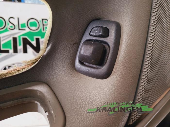 Portierbekleding 4Deurs links-voor van een Volvo V70 (GW/LW/LZ) 2.4 20V 1999