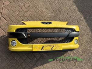 Gebruikte Voorbumper Peugeot 1007 (KM) 1.6 GTI,Gentry 16V Prijs € 99,99 Margeregeling aangeboden door Autosloperij Kralingen B.V.