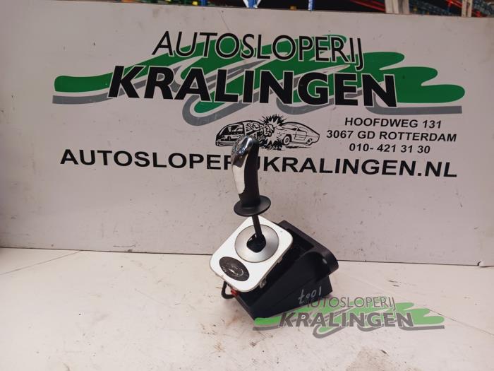 Gebruikte Selectiehendel automaat Peugeot 1007 (KM) 1.6 GTI,Gentry 16V Prijs € 139,99 Margeregeling aangeboden door Autosloperij Kralingen B.V.