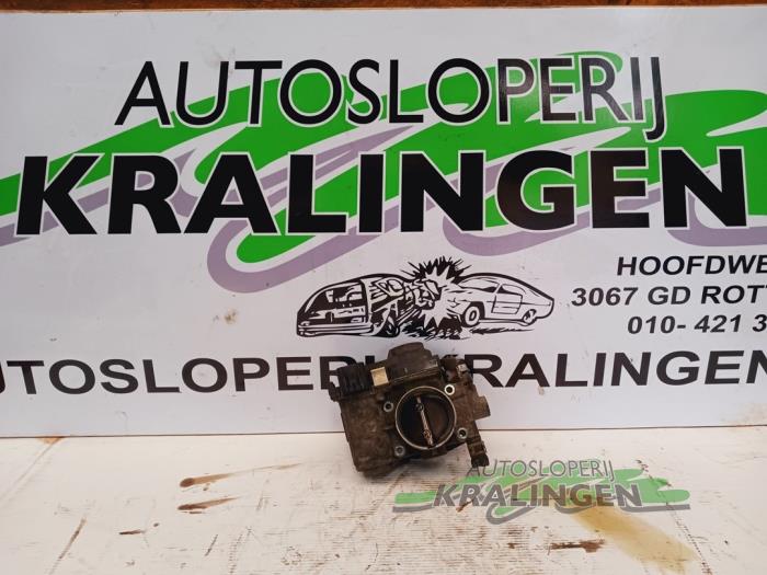 Gebruikte Gasklephuis Opel Astra H (L48) 1.6 16V Twinport Prijs € 9,99 Margeregeling aangeboden door Autosloperij Kralingen B.V.