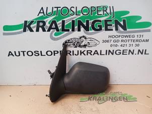 Gebruikte Spiegel Buiten links Mazda 2 (NB/NC/ND/NE) 1.4 16V Prijs € 24,98 Margeregeling aangeboden door Autosloperij Kralingen B.V.