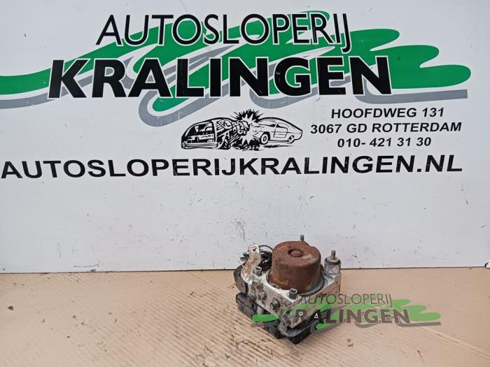 Gebruikte ABS Pomp Toyota Yaris (P1) 1.3 16V VVT-i Prijs € 19,99 Margeregeling aangeboden door Autosloperij Kralingen B.V.