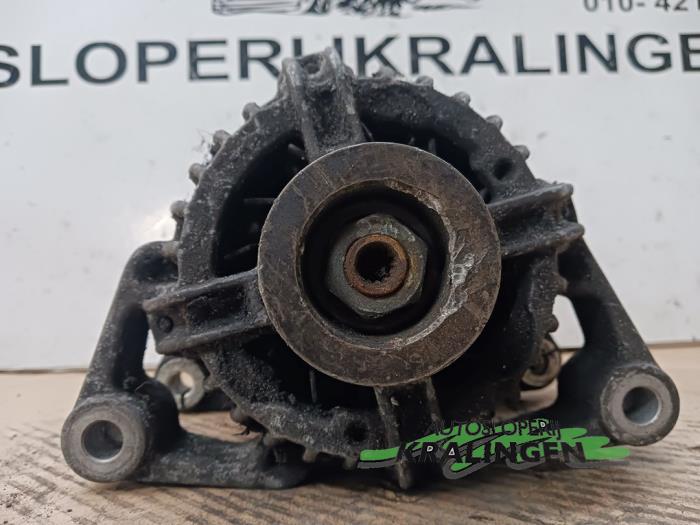 Dynamo van een Opel Astra G (F08/48) 2.0 Di 16V 1998