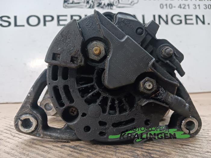 Dynamo van een Opel Astra G (F08/48) 2.0 Di 16V 1998