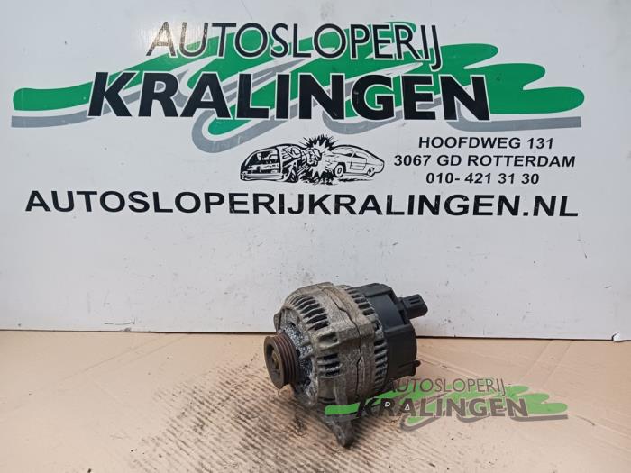 Gebruikte Dynamo Mitsubishi Carisma 1.6i 16V Prijs € 39,99 Margeregeling aangeboden door Autosloperij Kralingen B.V.