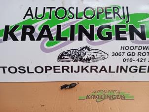 Gebruikte Injector (benzine injectie) Opel Zafira (M75) 2.2 16V Direct Ecotec Prijs € 74,99 Margeregeling aangeboden door Autosloperij Kralingen B.V.