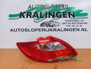 Gebruikte Achterlicht links Mazda 2 (DE) 1.3 16V S-VT Prijs € 19,98 Margeregeling aangeboden door Autosloperij Kralingen B.V.
