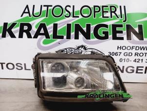 Gebruikte Koplamp rechts Audi A8 (D2) 3.7 32V Prijs € 99,99 Margeregeling aangeboden door Autosloperij Kralingen B.V.