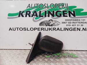 Gebruikte Spiegel Buiten links Mazda 323 Fastbreak (BJ14) 2.0 DTiD 16V Prijs op aanvraag aangeboden door Autosloperij Kralingen B.V.