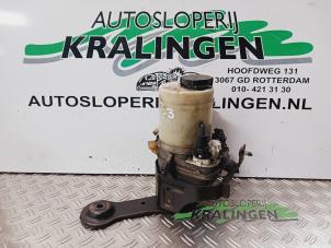 Gebruikte Pomp Servo Opel Signum (F48) 2.2 DTI 16V Prijs € 34,98 Margeregeling aangeboden door Autosloperij Kralingen B.V.