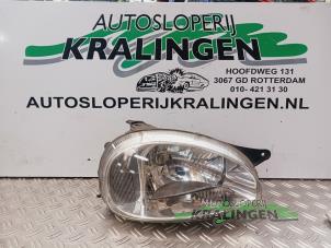 Gebruikte Koplamp rechts Opel Corsa B (73/78/79) 1.4i Prijs € 24,98 Margeregeling aangeboden door Autosloperij Kralingen B.V.