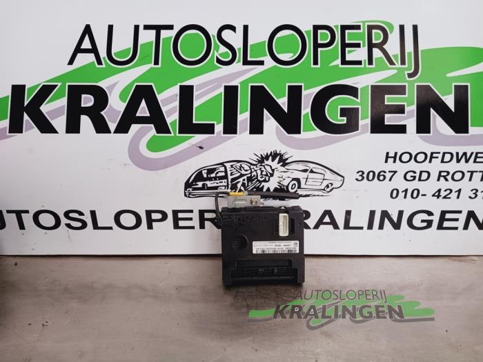 Gebruikte BCM Hyundai Santa Fe II (CM) 2.2 CRDi 16V 4x2 Prijs € 49,99 Margeregeling aangeboden door Autosloperij Kralingen B.V.