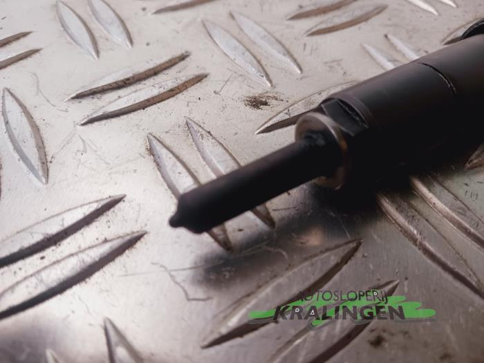 Verstuiver (diesel) van een Ford Transit 2.0 TDdi 16V 260S 2002