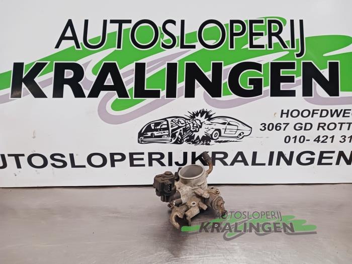 Gebruikte Gasklephuis Kia Rio (DC22/24) 1.5 16V Prijs € 34,99 Margeregeling aangeboden door Autosloperij Kralingen B.V.