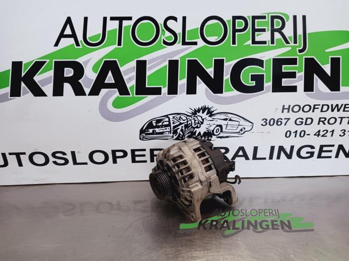 Gebruikte Dynamo Volkswagen Passat Variant (3B6) 2.0 Prijs € 24,98 Margeregeling aangeboden door Autosloperij Kralingen B.V.