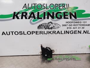 Gebruikte Motorkap Slotmechaniek Ford Focus C-Max 1.8 16V Prijs € 24,98 Margeregeling aangeboden door Autosloperij Kralingen B.V.