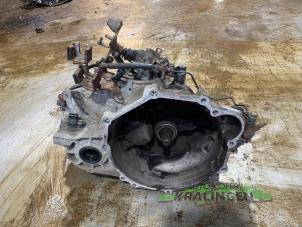 Gebruikte Versnellingsbak Mitsubishi Grandis (NA) 2.4 16V MIVEC Prijs € 499,99 Margeregeling aangeboden door Autosloperij Kralingen B.V.
