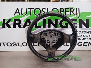 Gebruikte Stuurwiel Peugeot 207/207+ (WA/WC/WM) 1.4 16V VTi Prijs € 34,94 Margeregeling aangeboden door Autosloperij Kralingen B.V.