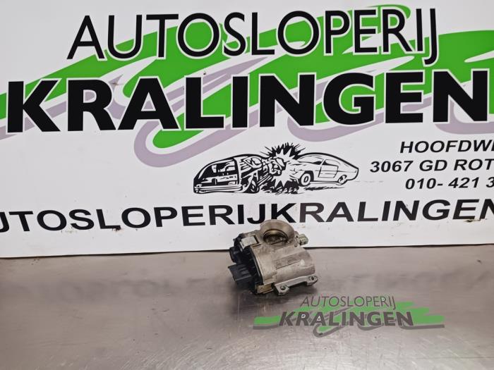 Gebruikte Gasklephuis Renault Clio II (BB/CB) 1.2 16V Prijs € 49,99 Margeregeling aangeboden door Autosloperij Kralingen B.V.