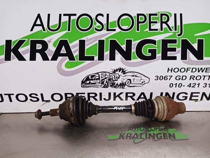 Gebruikte Steekas links-voor Volkswagen Golf Plus (5M1/1KP) 1.9 TDI 105 Prijs € 74,98 Margeregeling aangeboden door Autosloperij Kralingen B.V.