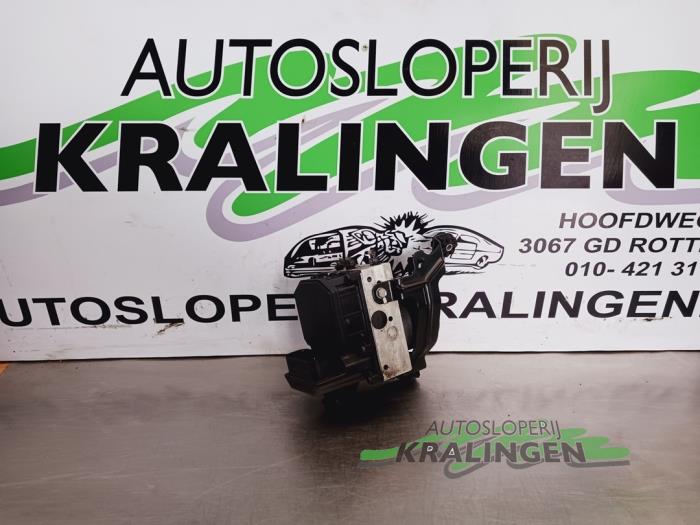 Gebruikte ABS Pomp BMW X5 (E53) 3.0 24V Prijs € 349,98 Margeregeling aangeboden door Autosloperij Kralingen B.V.