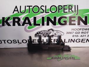 Gebruikte Bobine Peugeot 307 CC (3B) 2.0 16V Prijs € 24,98 Margeregeling aangeboden door Autosloperij Kralingen B.V.