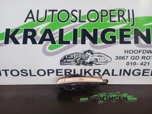 Gebruikte Handgreep Peugeot 308 (L3/L8/LB/LH/LP) 1.2 12V e-THP PureTech 110 Prijs op aanvraag aangeboden door Autosloperij Kralingen B.V.