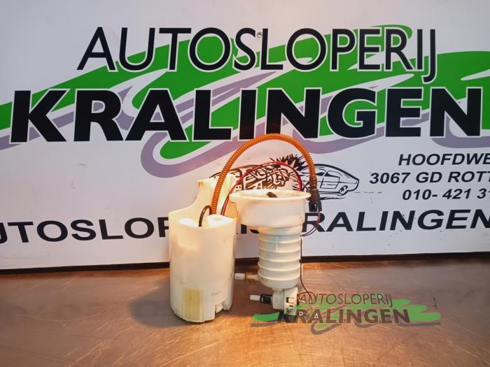 Gebruikte Benzinepomp BMW Z4 Roadster (E85) 2.5 24V Prijs € 99,99 Margeregeling aangeboden door Autosloperij Kralingen B.V.