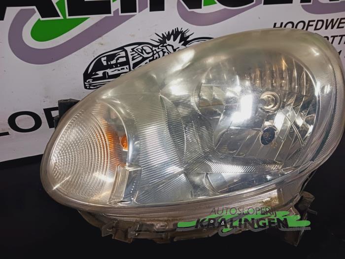 Koplamp links van een Nissan Micra (K13) 1.2 12V DIG-S 2012