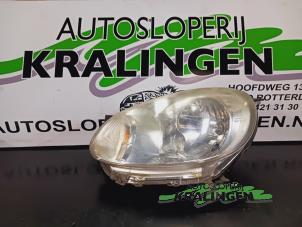 Gebruikte Koplamp links Nissan Micra (K13) 1.2 12V DIG-S Prijs € 99,99 Margeregeling aangeboden door Autosloperij Kralingen B.V.