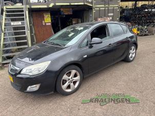 Gebruikte Scherm links-voor Opel Astra J (PC6/PD6/PE6/PF6) 1.4 16V ecoFLEX Prijs € 99,99 Margeregeling aangeboden door Autosloperij Kralingen B.V.