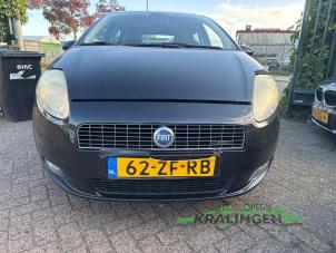 Gebruikte Voorbumper Fiat Grande Punto (199) 1.4 T-Jet 16V Prijs € 99,99 Margeregeling aangeboden door Autosloperij Kralingen B.V.