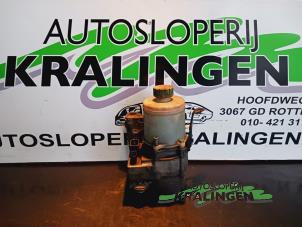 Gebruikte Servopomp Volkswagen Polo IV (9N1/2/3) 1.4 16V Prijs € 99,98 Margeregeling aangeboden door Autosloperij Kralingen B.V.