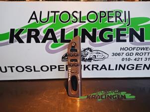 Gebruikte Ruit schakelaar elektrisch Renault Espace (JE) 2.0 16V Grand Espace Prijs € 34,99 Margeregeling aangeboden door Autosloperij Kralingen B.V.