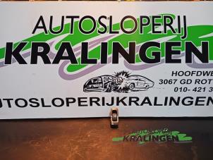 Gebruikte Schakelaar Elektrisch Raam Suzuki Liana (ERC/ERD/RH4) 1.6 MPi 16V Prijs € 9,98 Margeregeling aangeboden door Autosloperij Kralingen B.V.