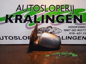 Gebruikte Spiegel Buiten links Hyundai i20 1.2i 16V Prijs € 49,99 Margeregeling aangeboden door Autosloperij Kralingen B.V.