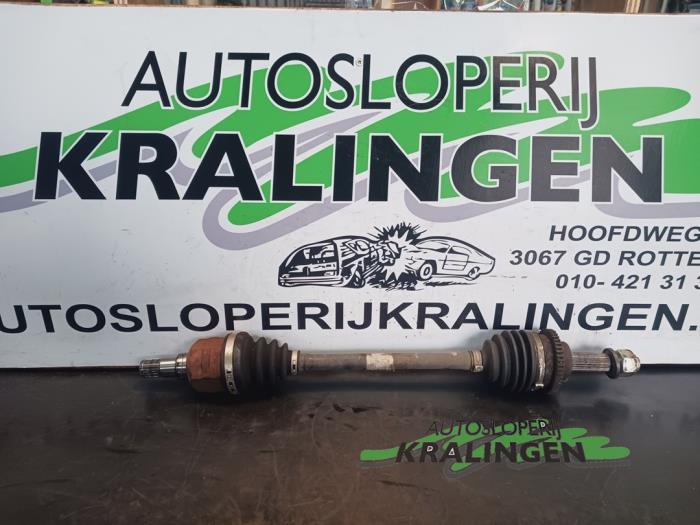 Gebruikte Aandrijfas links-voor Chevrolet Spark (M300) 1.0 16V Bifuel Prijs € 24,99 Margeregeling aangeboden door Autosloperij Kralingen B.V.