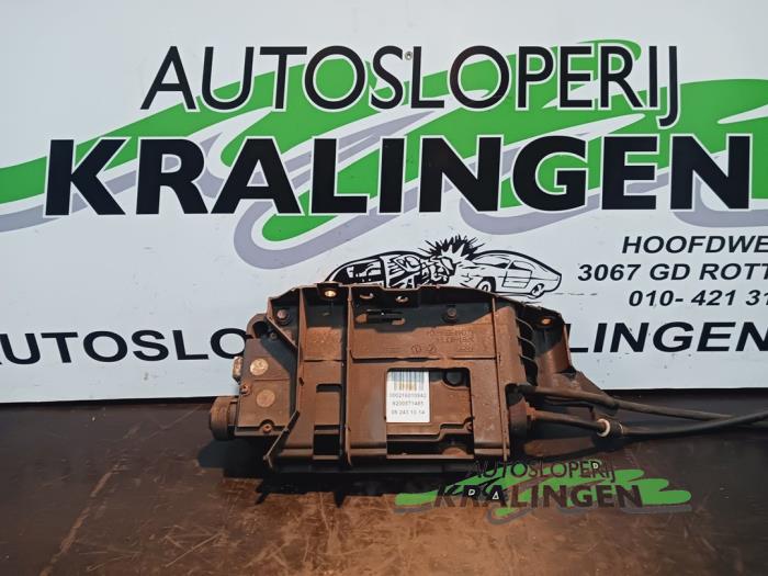 Gebruikte Handrem motor Renault Scénic II (JM) 1.6 16V Prijs € 249,99 Margeregeling aangeboden door Autosloperij Kralingen B.V.