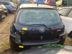 Gebruikte Achterklep Toyota Yaris II (P9) 1.0 12V VVT-i Prijs € 75,00 Margeregeling aangeboden door Autosloperij Kralingen B.V.