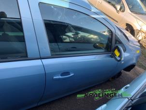 Gebruikte Deur 4Deurs rechts-voor Opel Corsa D 1.4 16V Twinport Prijs € 49,99 Margeregeling aangeboden door Autosloperij Kralingen B.V.