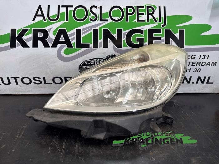 Gebruikte Koplamp links Renault Clio III (BR/CR) 1.2 16V 75 Prijs € 74,99 Margeregeling aangeboden door Autosloperij Kralingen B.V.