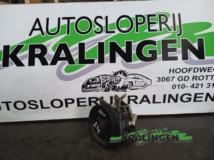 Gebruikte Servopomp BMW 5 serie Touring (E39) 523i 24V Prijs € 99,99 Margeregeling aangeboden door Autosloperij Kralingen B.V.