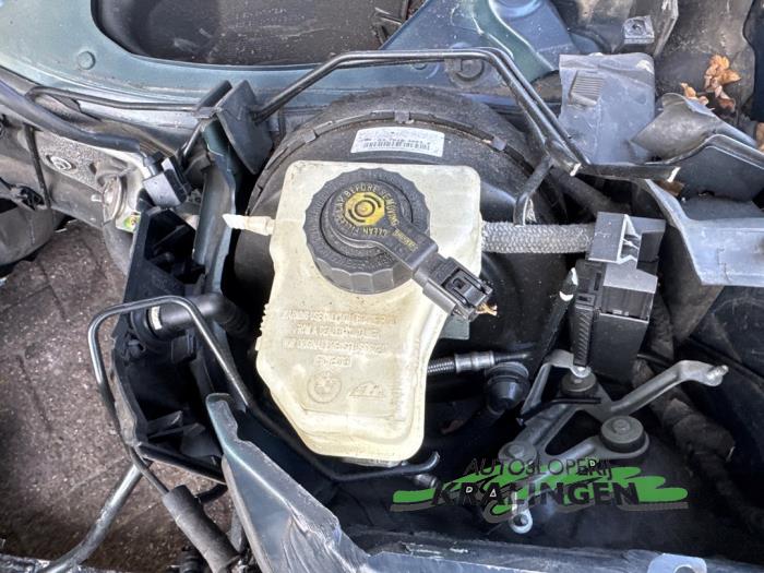 Gebruikte Rembekrachtiger BMW 3 serie (E90) 320i 16V Prijs op aanvraag aangeboden door Autosloperij Kralingen B.V.