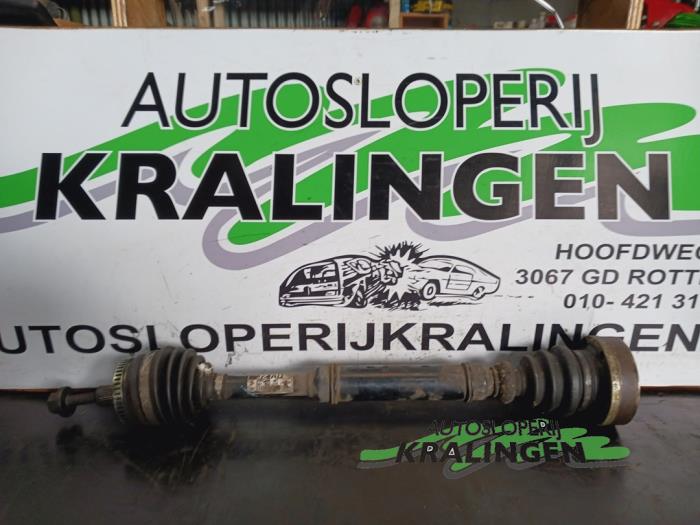 Gebruikte Steekas rechts-voor Volkswagen Passat Variant (3B6) 2.0 Prijs € 49,99 Margeregeling aangeboden door Autosloperij Kralingen B.V.
