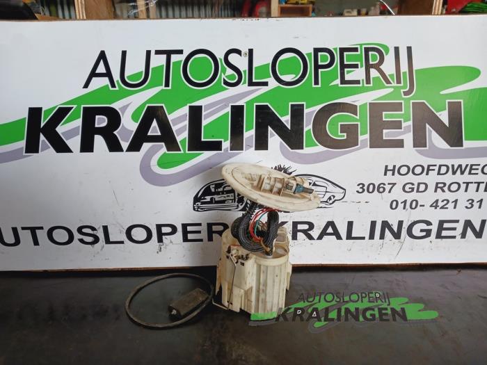 Gebruikte Benzinepomp Opel Zafira (M75) 1.6 16V Prijs € 49,99 Margeregeling aangeboden door Autosloperij Kralingen B.V.