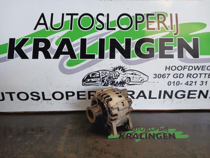 Gebruikte Dynamo Renault Twingo II (CN) 1.2 16V Prijs € 49,99 Margeregeling aangeboden door Autosloperij Kralingen B.V.